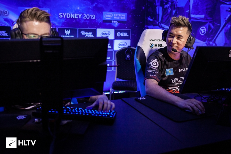 背靠在日华 背靠在日华